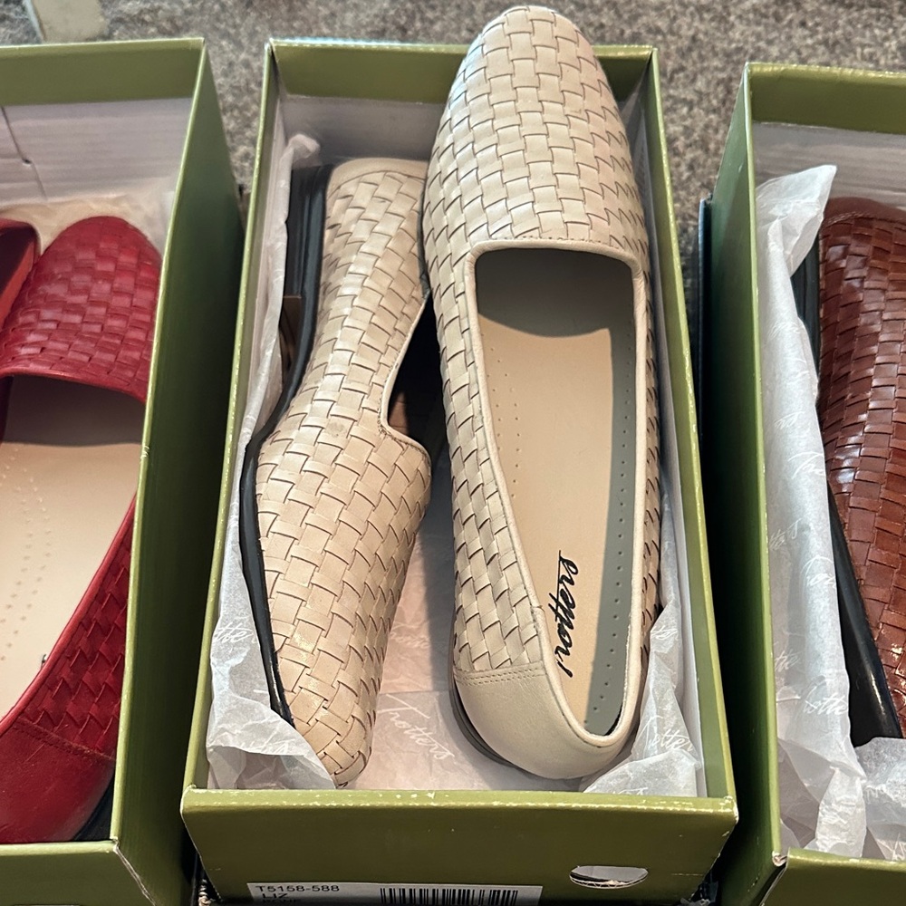Trotters Cream Woven Loafers
